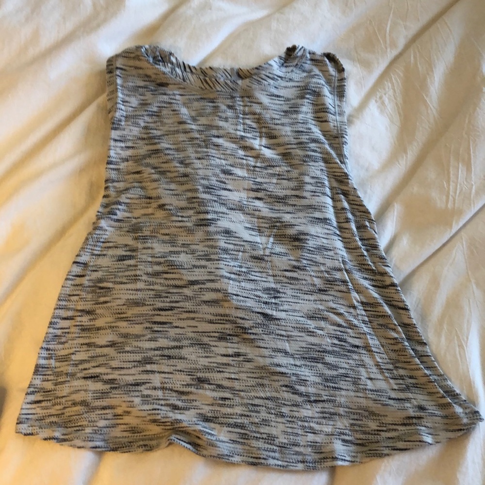 Lululemon crop top with open back